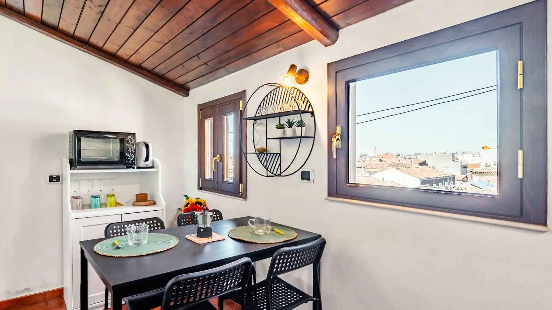 Cute Apt In San Berillo - Urban Living At Its Best Catania Apartment